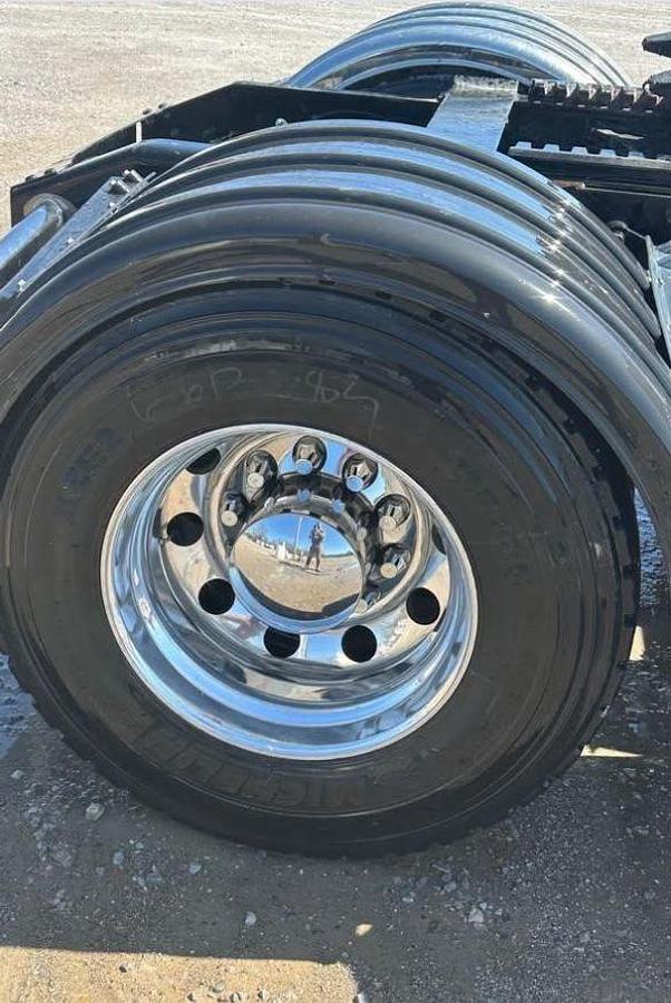 Used 2023 Peterbilt 389