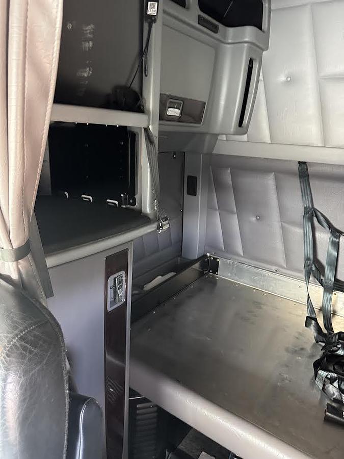 Used 2023 Peterbilt 389 Conventional Sleeper Semi