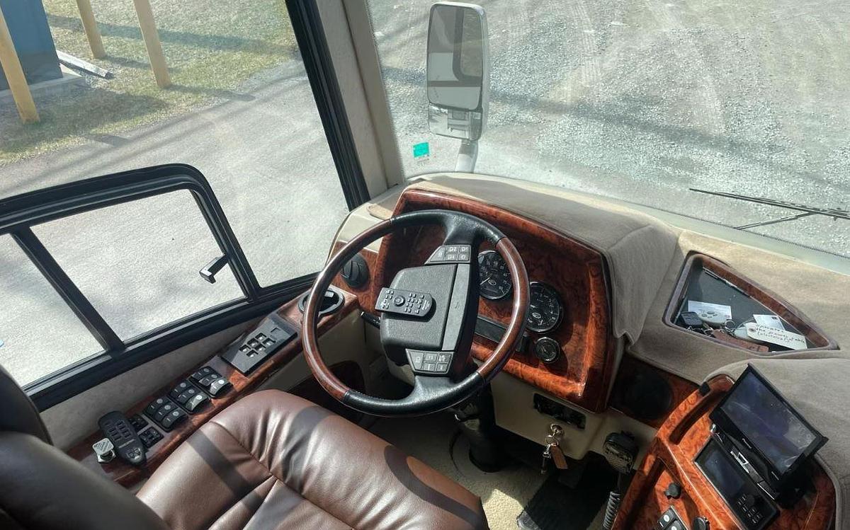 Used 2005 Country Coach Magna 630