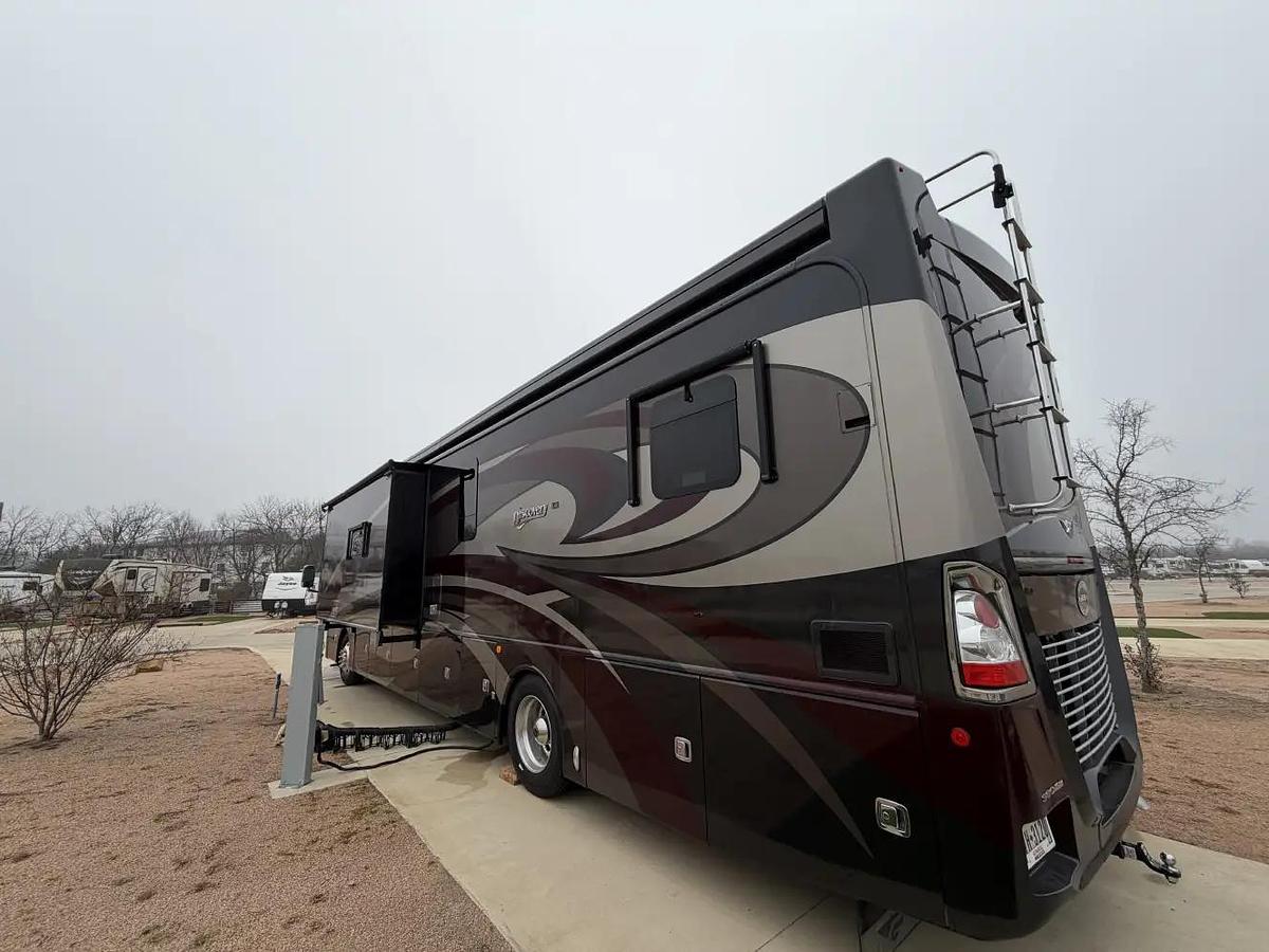 Used 2018 Fleetwood Discovery LXE 40G
