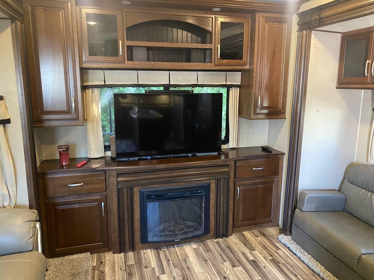 Used 2015 Solitude 5