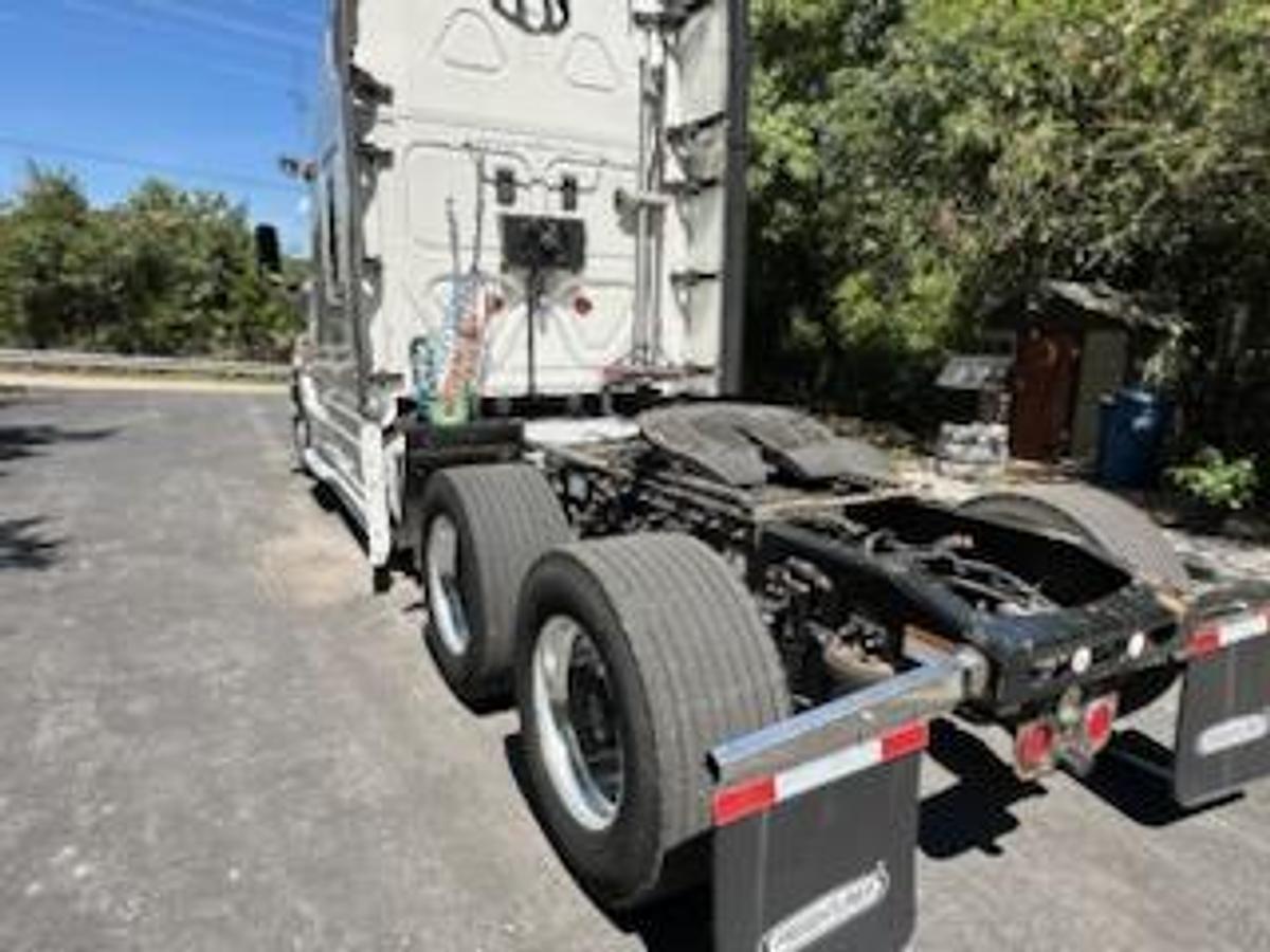 Used 2013 Freightliner Cascadia 125