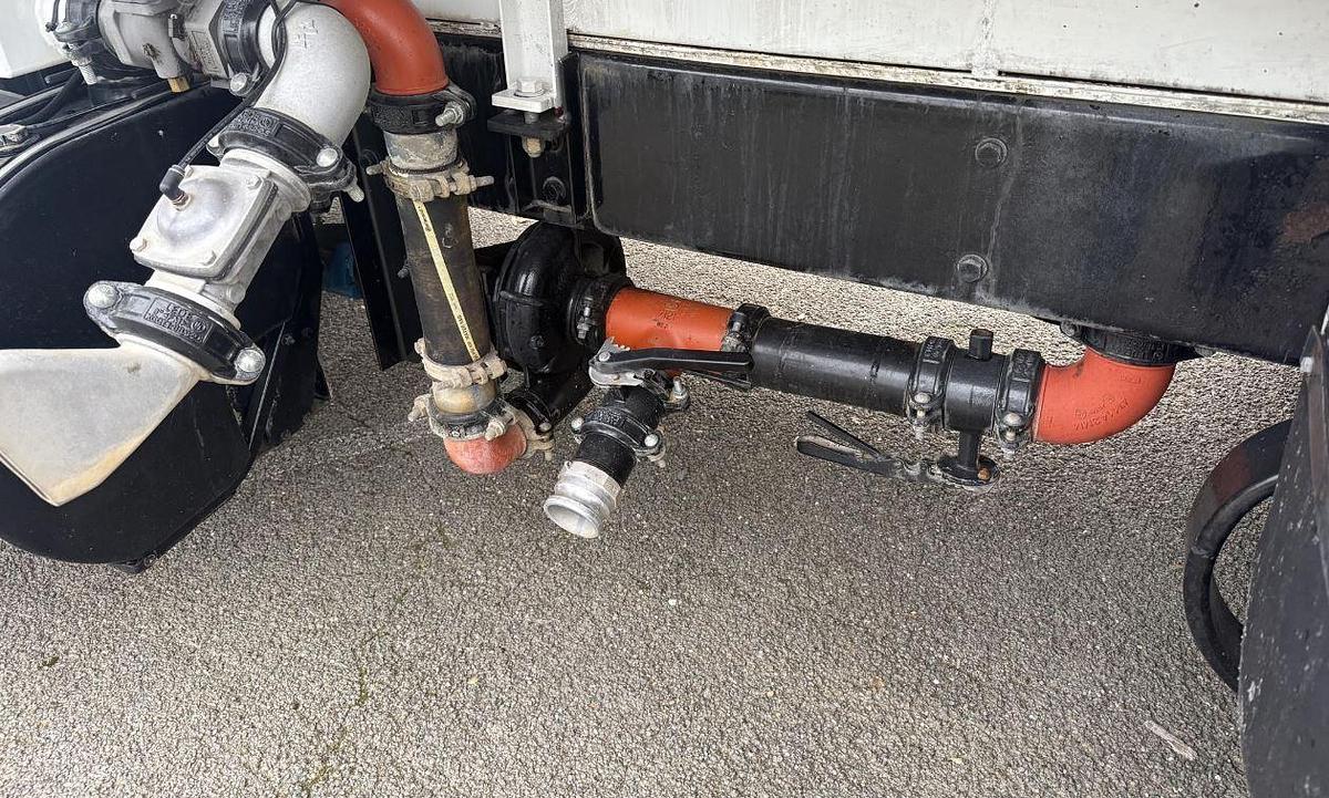 Used 2012 KENWORTH T440 Water Tank Truck