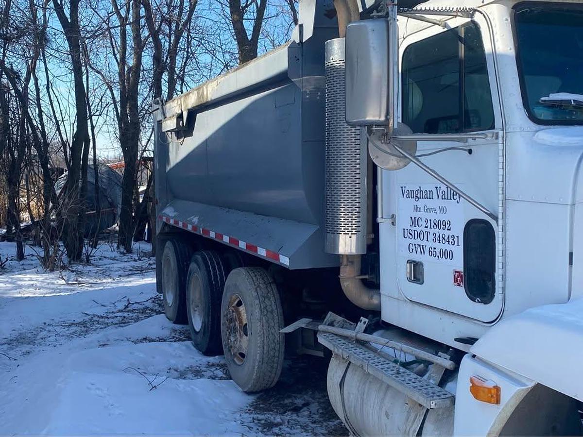 Used 2000 Freightliner FLD Demolition Truck