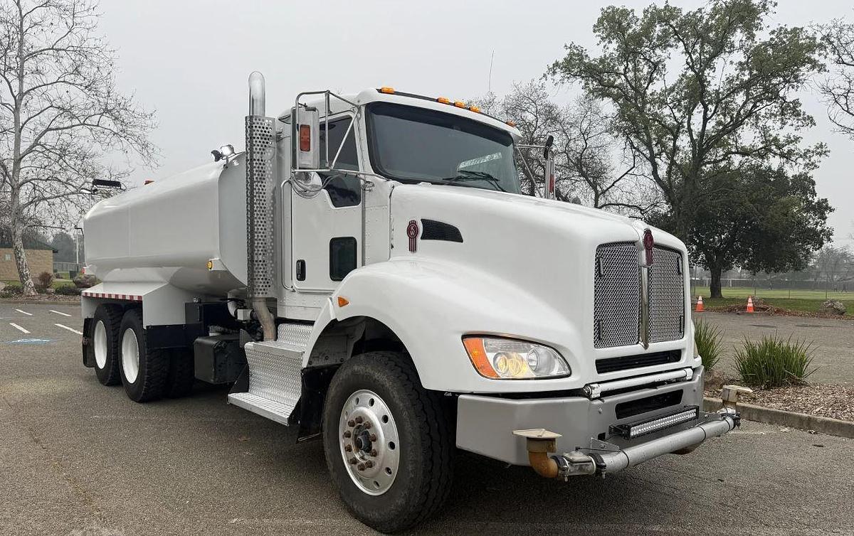 Used 2012 KENWORTH T440 Water Tank Truck