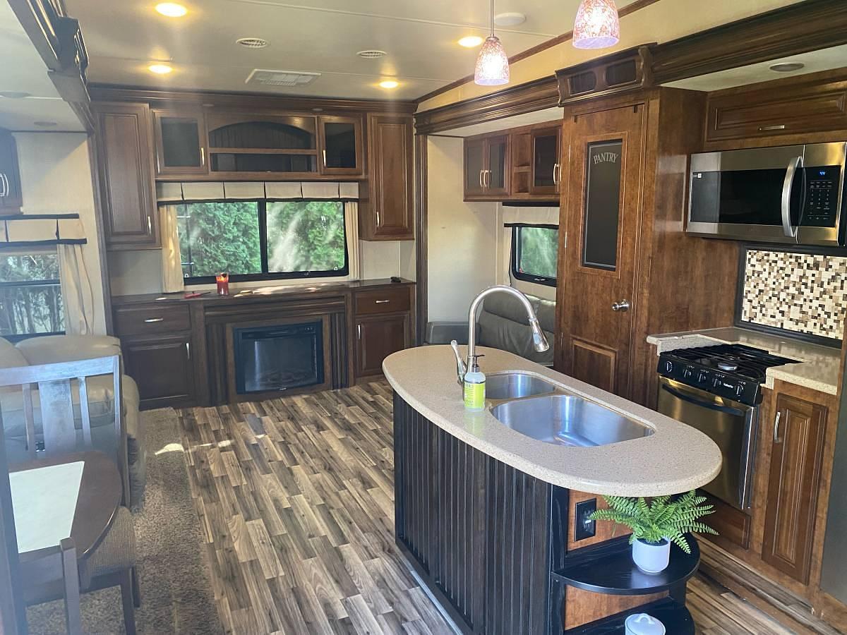 Used 2015 Solitude 5