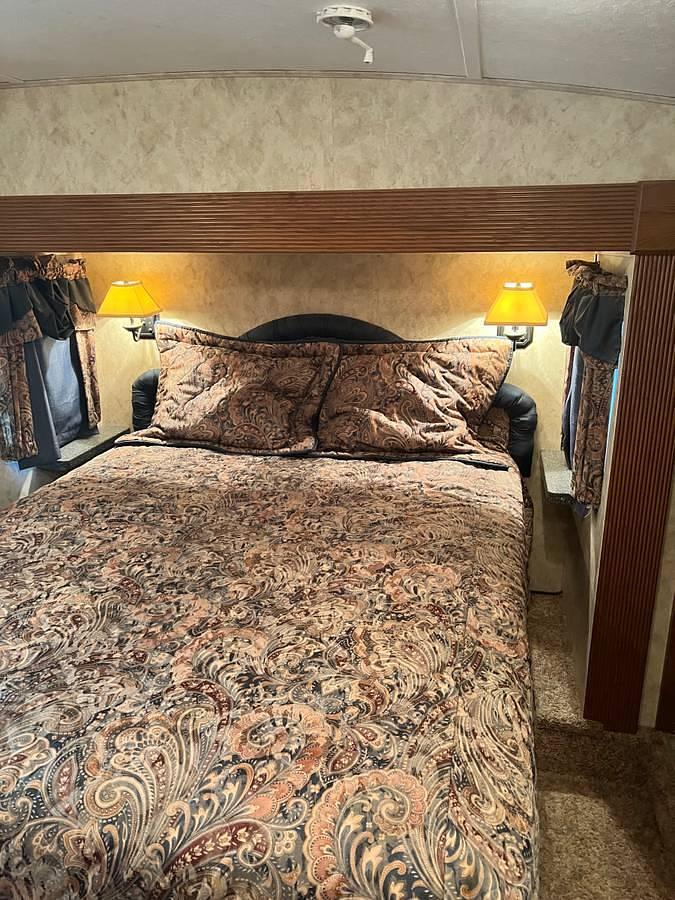 Used 2015 Keystone Montana Fifth Wheel