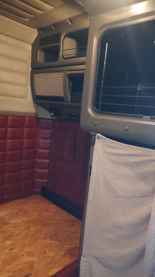 Used 2000 Peterbilt 379 Sleeper Semi Truck