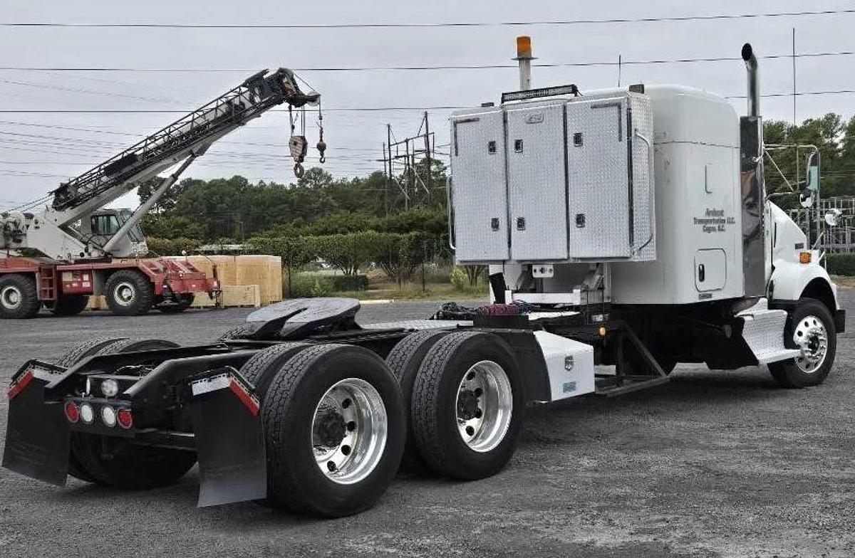 Used 2015 Kenworth T800 Semi Truck
