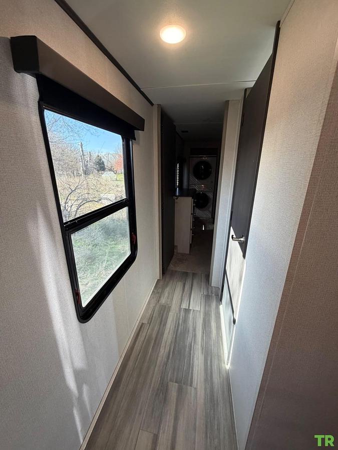Used 2021 Keystone Sprinter Limited 3620FWLBH Fifth Wheel – Bunkhouse – Washer & Dryer – Custom Skirting – Full-Time Ready