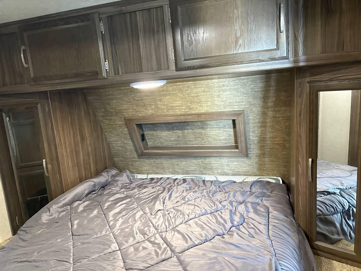 Used 2018 Coachmen Apex Travel Trailer