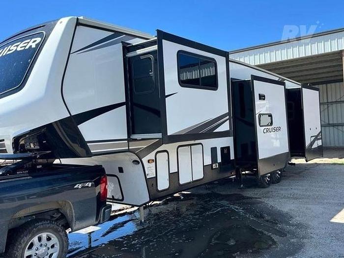 Used 2022 CrossRoads Cruiser CR3841FL