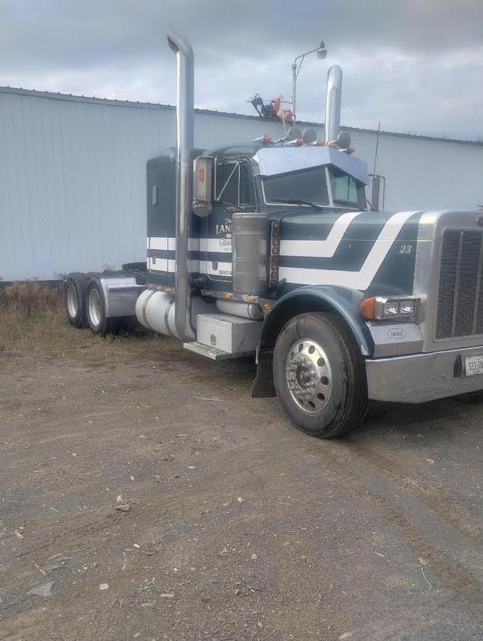 Used 2005 Peterbilt 379 Conventional Sleeper Semi