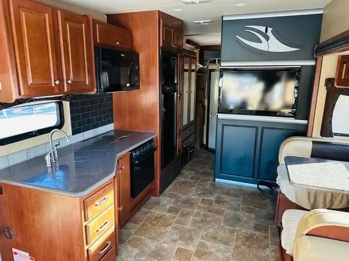 Used 2014 Thor Motorcoach Outlaw 37LS