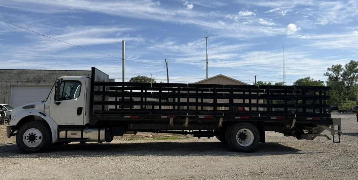 Used 2019 Freightliner Business Class M2 106