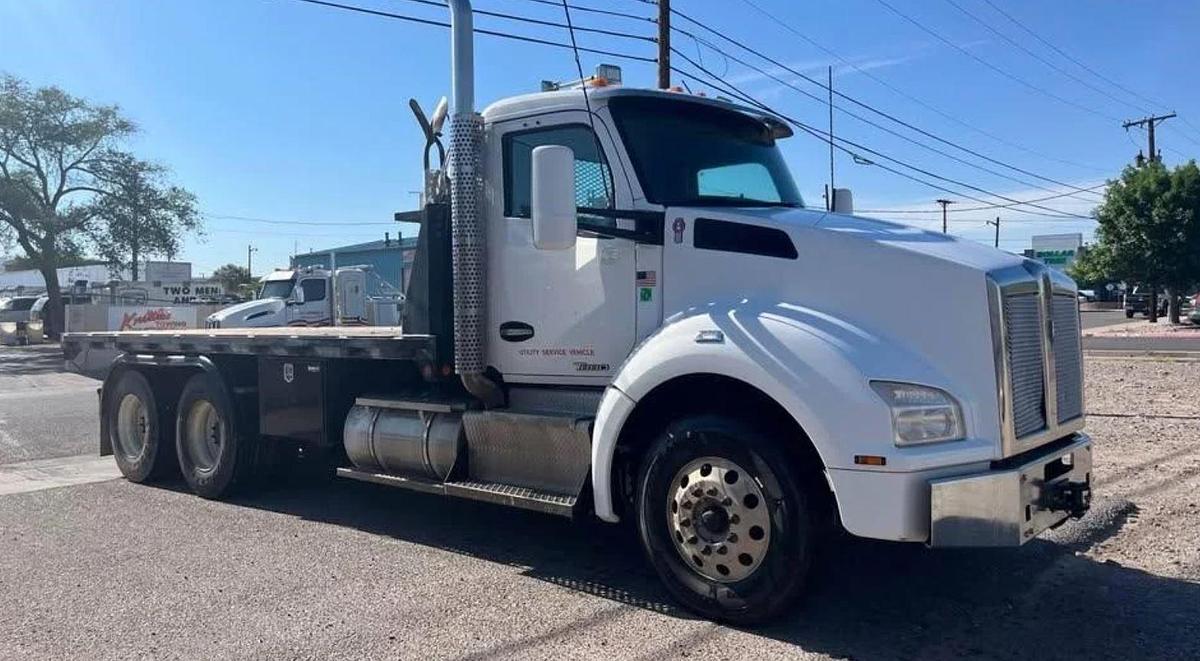 Used 2016 Kenworth T880 Flatbed Truck