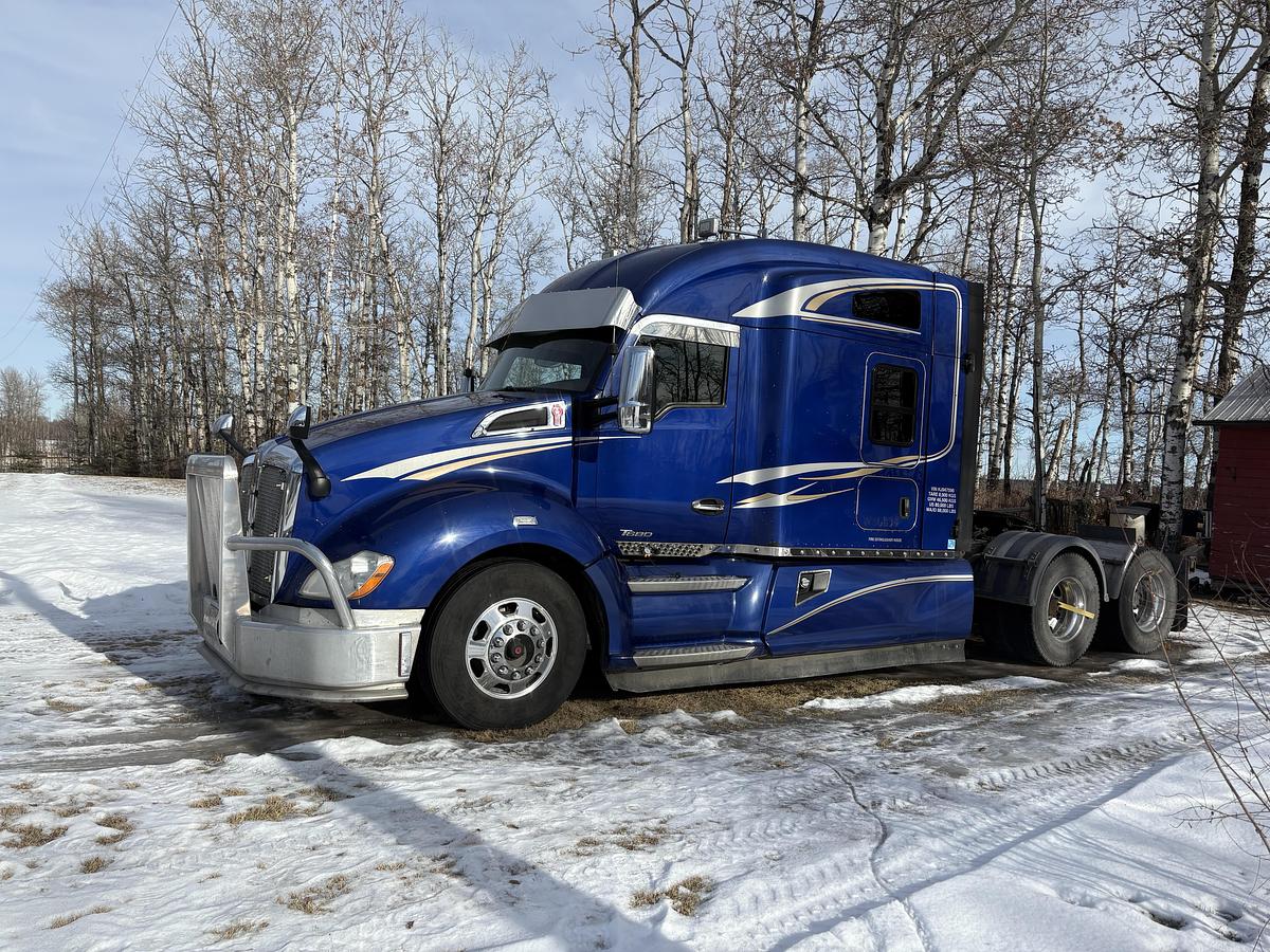 Used 2019 Kenworth T680 Conventional Sleeper Semi
