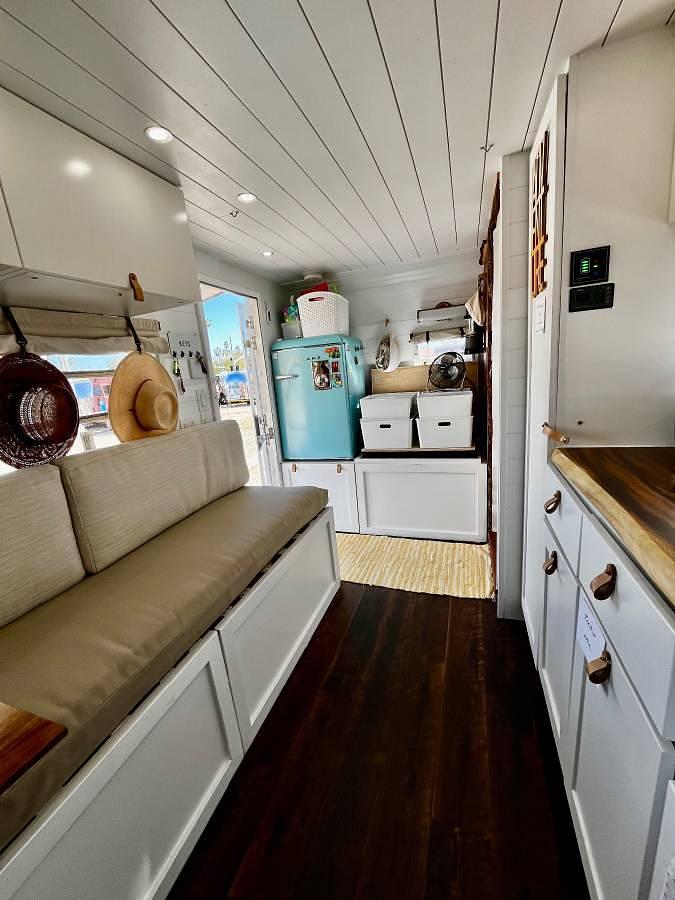 Used 1968 Holiday Vacationer