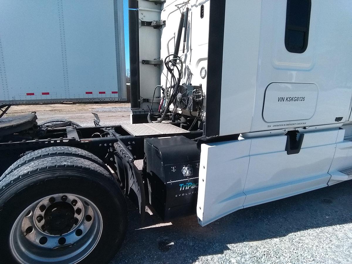 Used 2019 Freightliner Cascadia 126