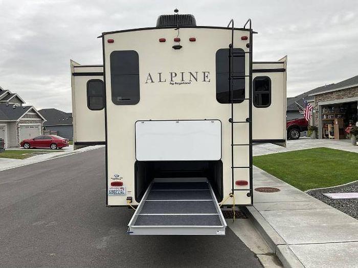 Used 2020 Keystone Alpine 3850RD