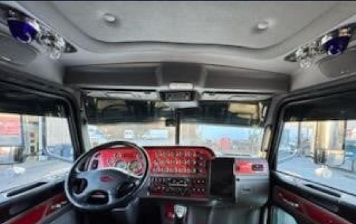 Used 2022 Peterbilt 389 Sleeper Semi Truck