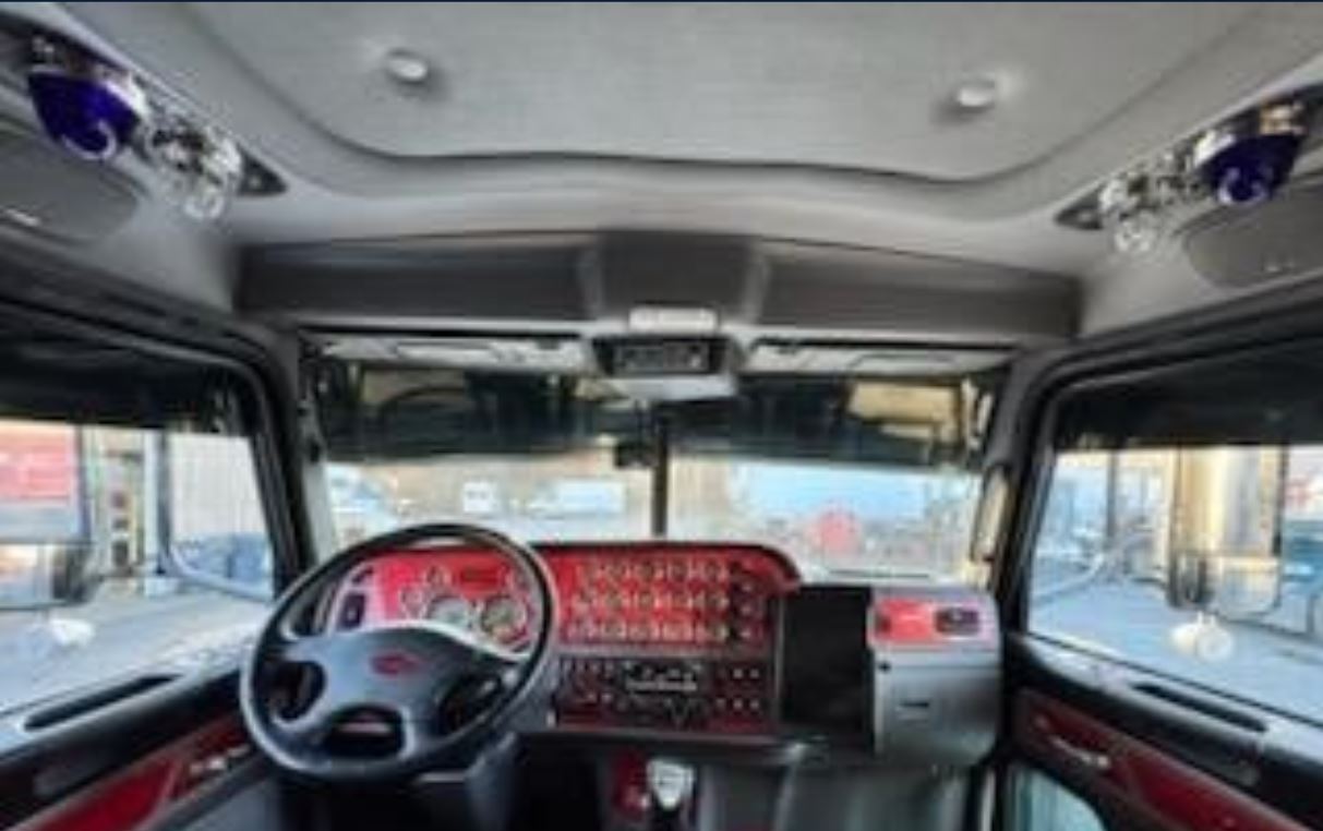 Used 2022 Peterbilt 389 Sleeper Semi Truck