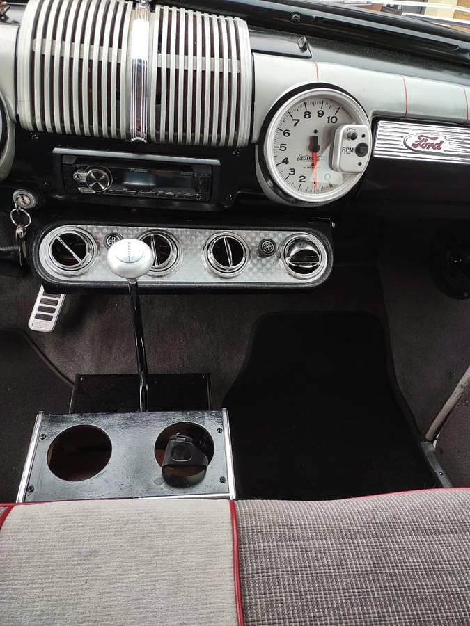 Used 1946 Ford super deluxe Tudor sedan