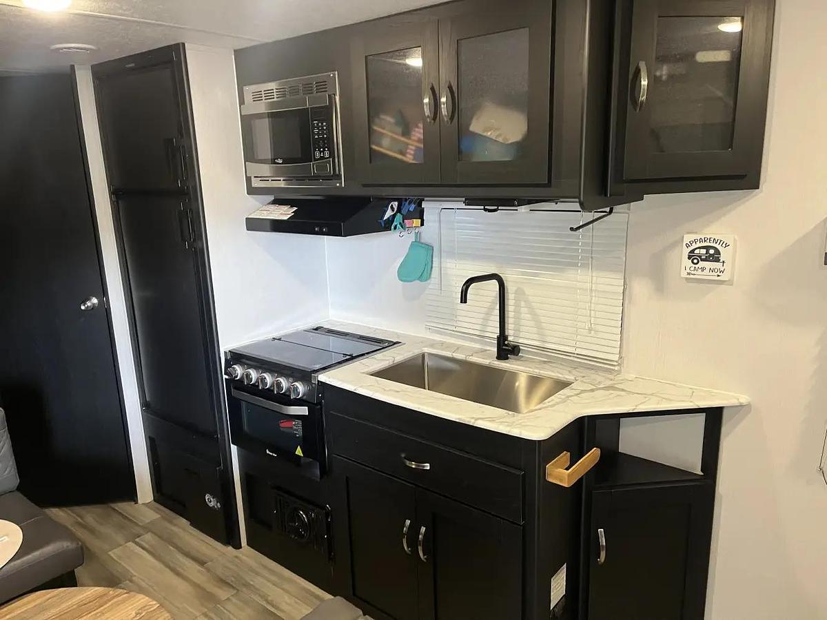 Used 2023 Coachmen Freedom Express Select 22se