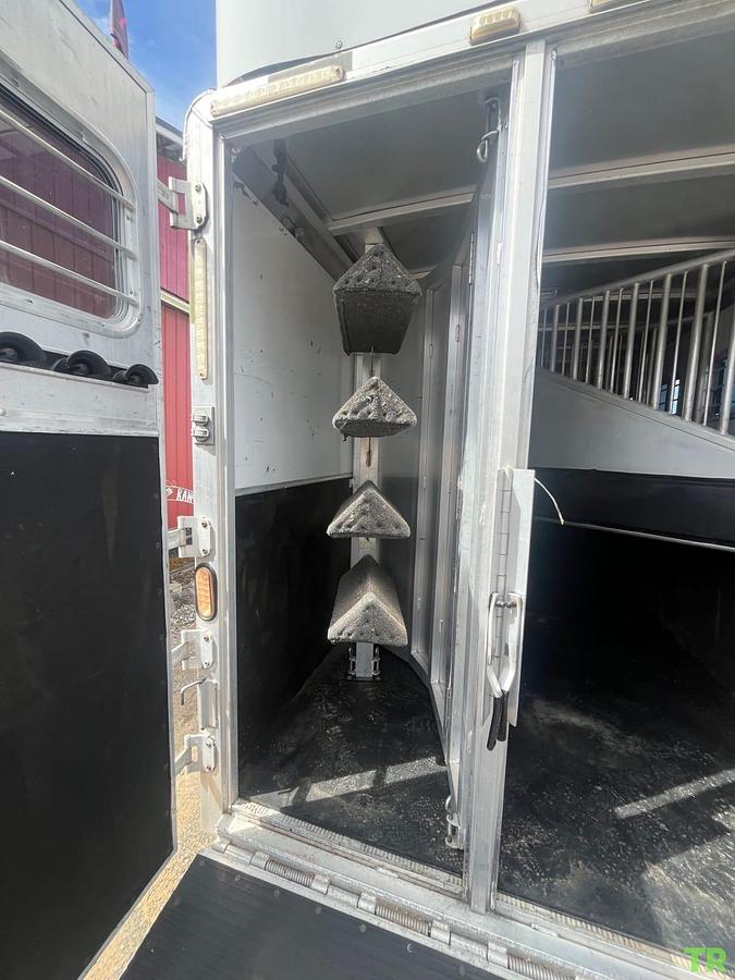 Used 2003 Exiss 6-Horse Gooseneck Trailer