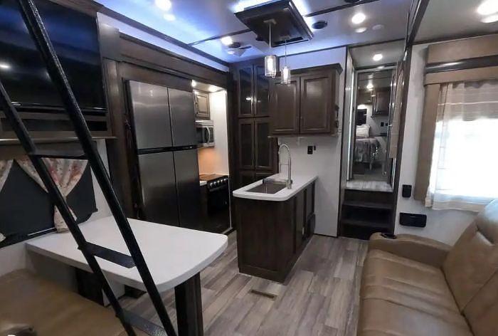 Used 2020 Dutchmen Voltage 3635