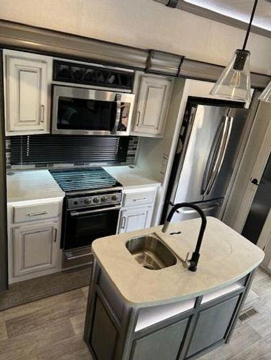 Used 2021 Keystone Montana Legacy 3791RD