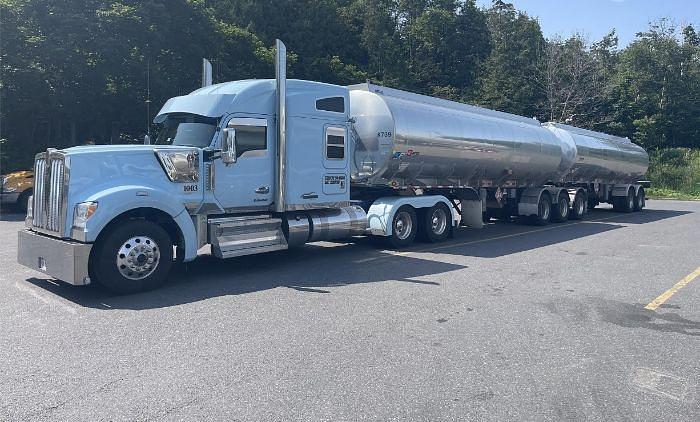 Used 2023 KENWORTH W990