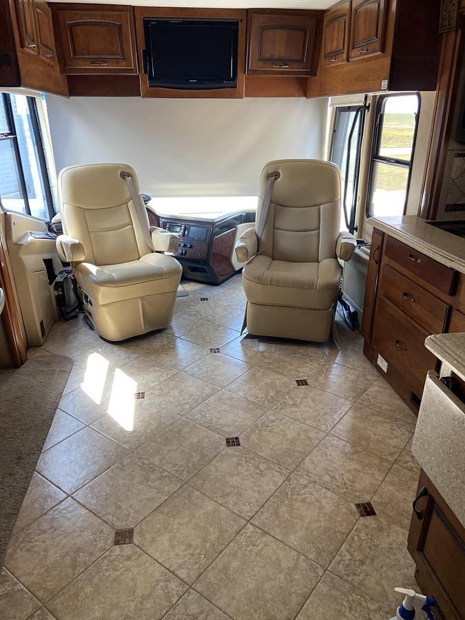 Used 2011 Monaco Camelot 43PKQ Class A Motorhome