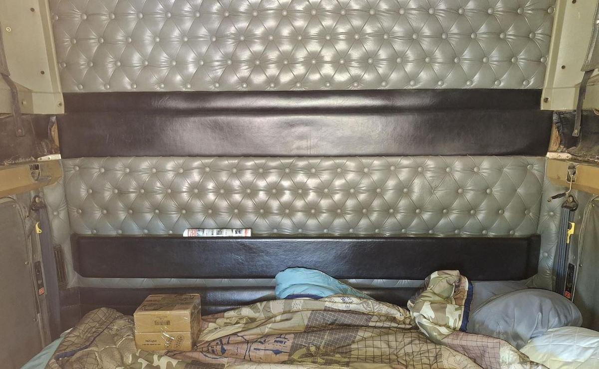 Used 1999 Kenworth W900 Sleeper Semi Truck