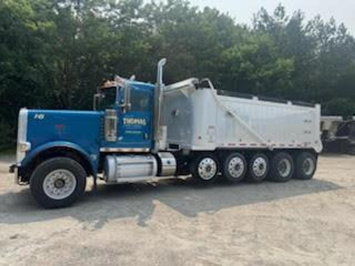 Used 2014 Peterbilt 388 Dump Truck