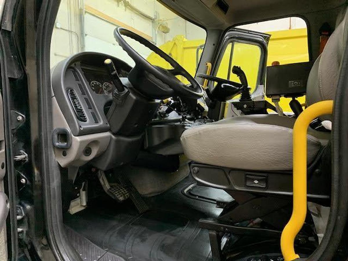 Used 2022 Freightliner M2