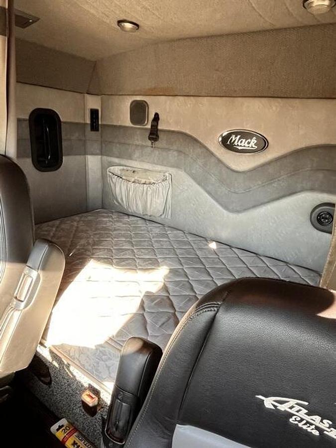 Used 2015 Mack Pinnacle CXU613