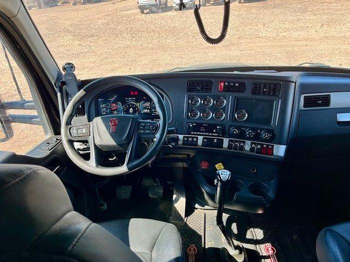 Used 2022 KENWORTH T880