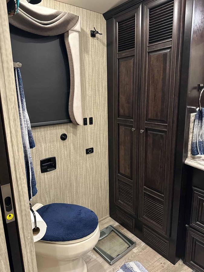 Used 2017 Newmar Dutch Star 4002