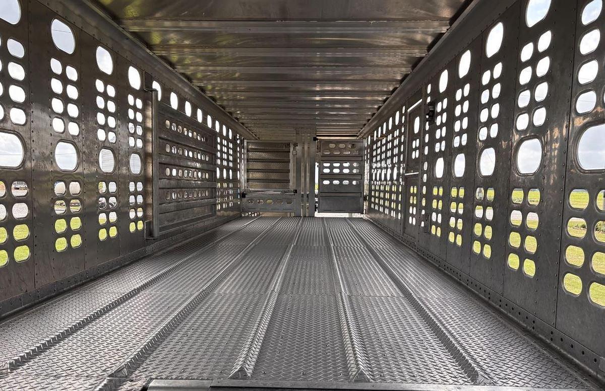 Used 2019 WILSON PSDCL-402 Livestock Trailer