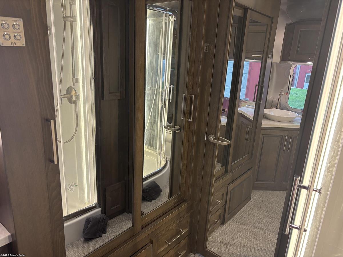 Used 2023 Airstream Classic 33