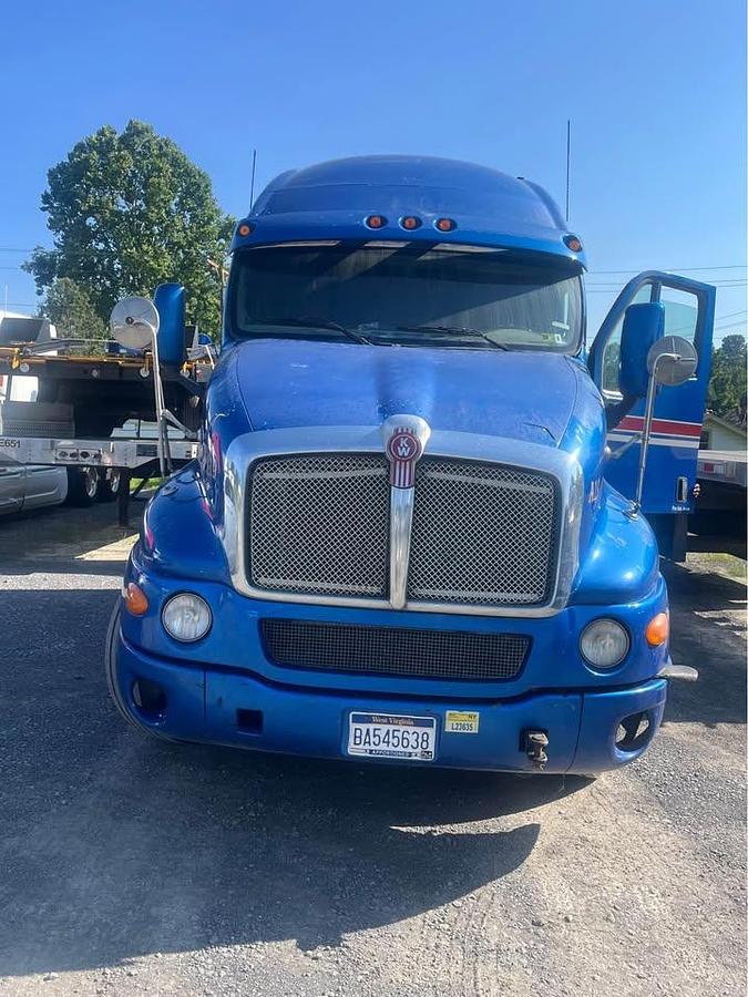 Used 2009 Kenworth T2000 Sleeper Semi Truck