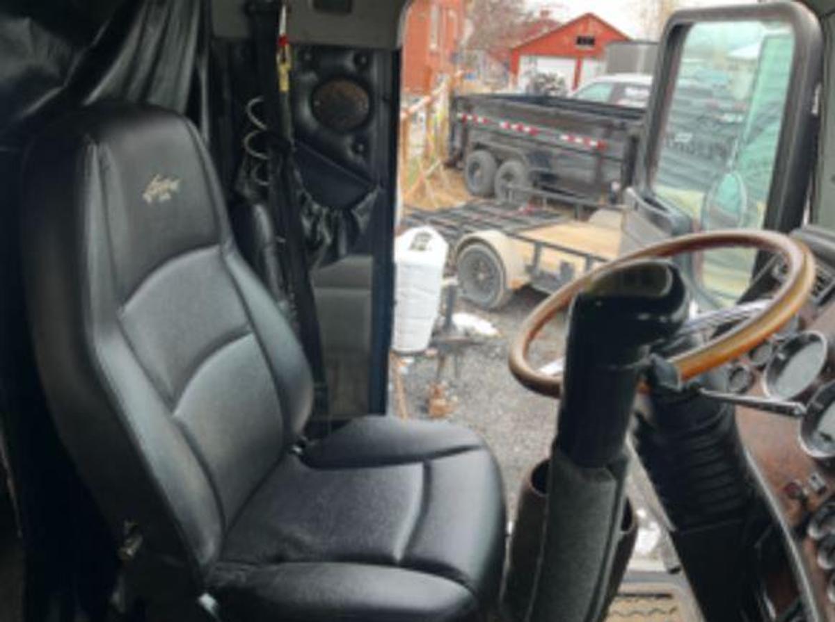 Used 2004 Kenworth W900 Conventional Sleeper Semi