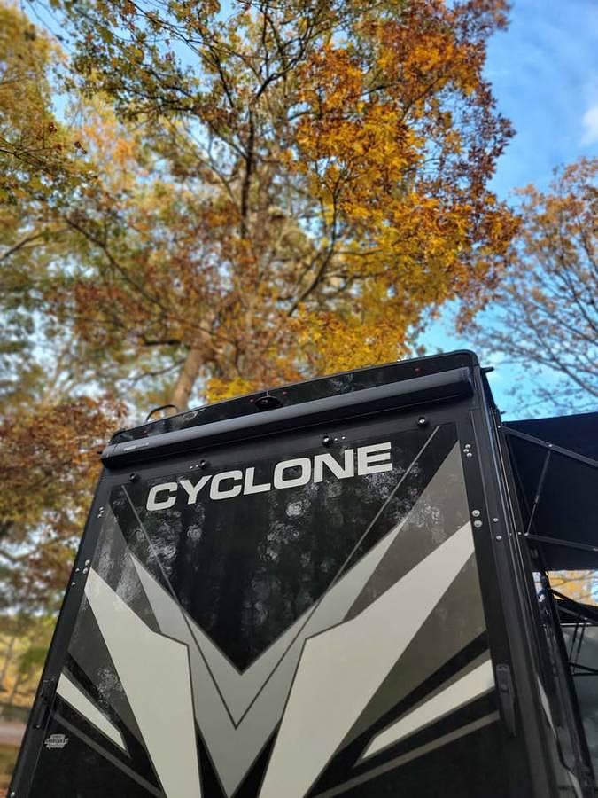 Used 2024 Heartland Cyclone 4006