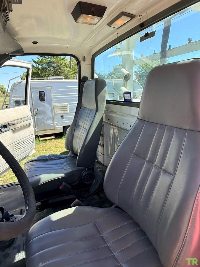 Used 2000 Chevrolet 7500 Bucket Truck