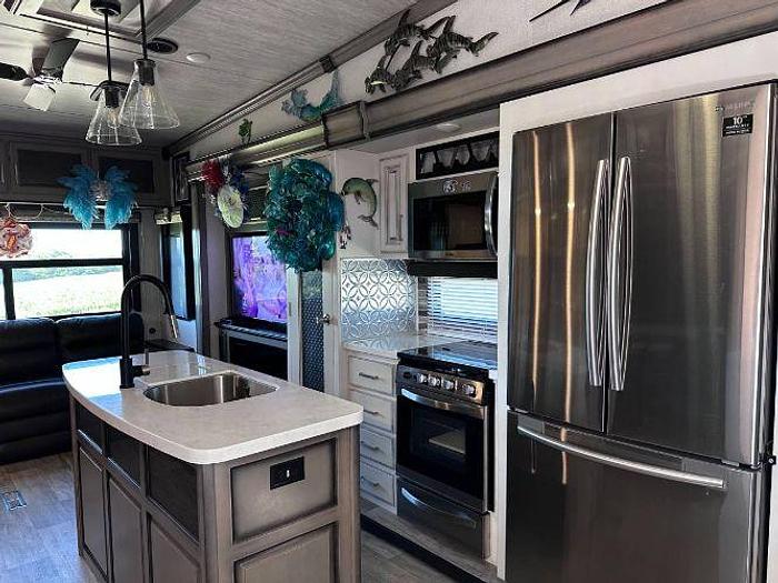 Used 2021 Keystone Montana Legacy 3931FB