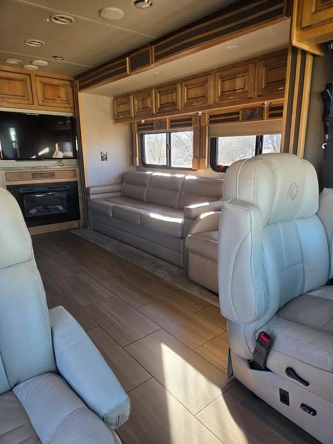 Used 2018 Tiffin Allegro RED 33AA