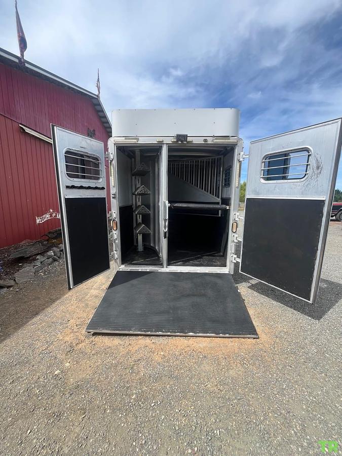 Used 2003 Exiss 6-Horse Gooseneck Trailer