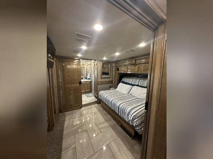 Used 2019 Fleetwood Discovery LXE 40M