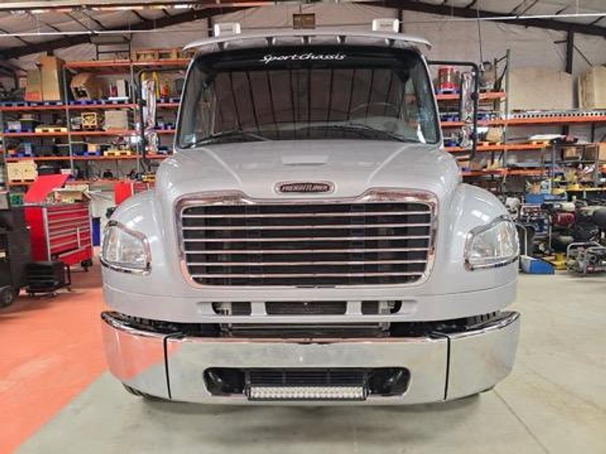 Used 2014 Freightliner Sport Chassis w/ 40' TPD Gooseneck Stacker